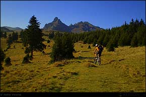 KERUCOV .ro - Fotografie si Jurnale de Calatorie - Traseu de MTB prin Muntii Ciucas, 40 km pe biciclete de Andrei Vocurek