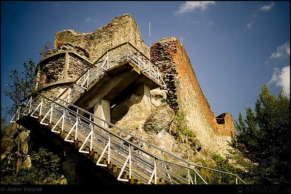Fotografia: Cetatea Poenari - II / Poenari Fortress - II, KERUCOV .ro © 1997 - 2022 || Andrei Vocurek