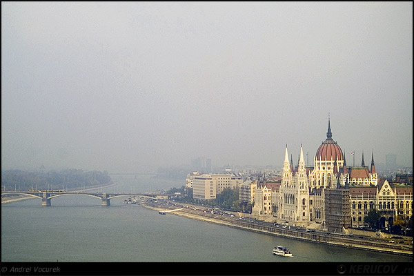 Fotografia: Dunarea si Palatul Parlamentului / The Danube River And The Houses Of The Parliament, KERUCOV .ro © 1997 - 2022 || Andrei Vocurek