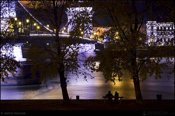Fotografia: Noaptea pe malul Dunarii / The Night On The Danube Riverside, KERUCOV .ro © 1997 - 2022 || Andrei Vocurek