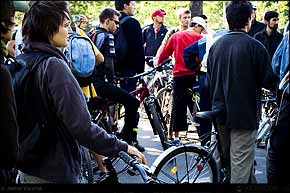 KERUCOV .ro - Fotografie si Webdesign - Incepe pe doua roti, continua revolutia biciclistilor de Andrei Vocurek