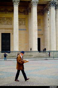 KERUCOV .ro - Fotografie si Jurnale de Calatorie - Excursie in Franta - 6 - Paris: Moulin Rouge, Tuileries, Pantheon