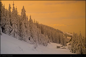 KERUCOV .ro - Fotografie si Jurnale de Calatorie - Straja in Muntii Valcan, zapada in culori si schi - 1