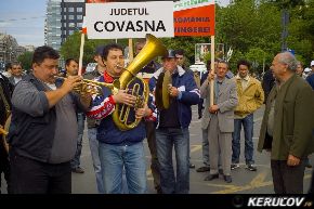 KERUCOV .ro - Fotografie si Jurnale de Calatorie - In Piata Victoriei, marele miting din 19 mai 2010