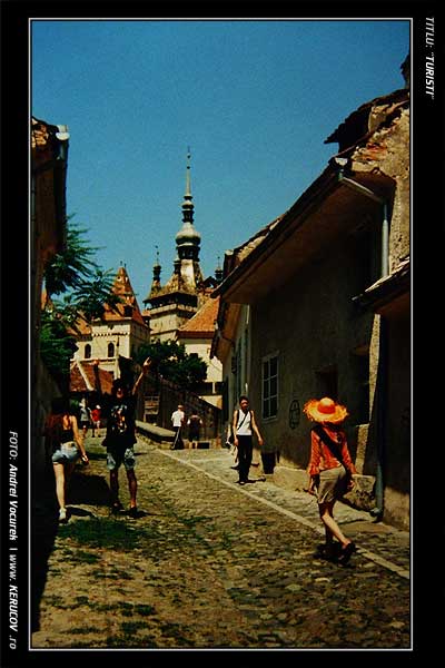 Fotografia Turisti / , album Orasul Sighisoara - Cetatea Medievala / Sighisoara Town - Medieval Citadel, Sighisoara / Schassburg, Romania / Roumanie, KERUCOV .ro © 1997 - 2022 || Andrei Vocurek