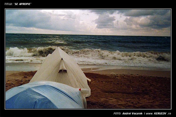 Fotografia Se apropie / , album Marea mea Vama Veche / Vama Veche and My Big Sea, Vama Veche, Romania / Roumanie, KERUCOV .ro © 1997 - 2022 || Andrei Vocurek