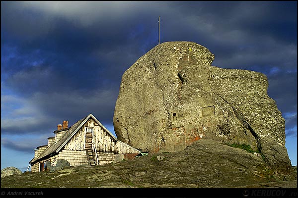 Fotografia: Cabana si Varful Omu / Omu Peak and Chalet, KERUCOV .ro © 1997 - 2025 || Andrei Vocurek