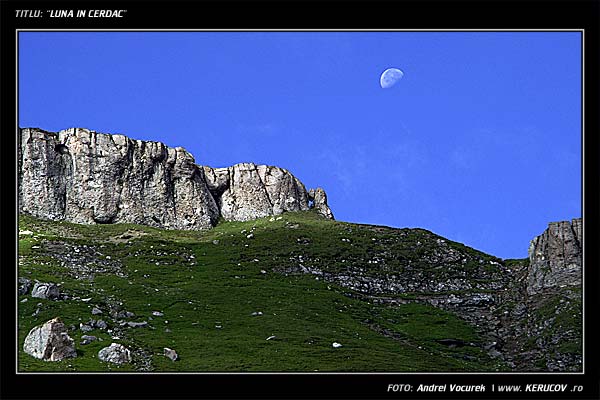 Fotografia Luna in cerdac / , album Pasul peste munti / Step Over Mountains, Muntii Bucegi, Romania / Roumanie, KERUCOV .ro © 1997 - 2025 || Andrei Vocurek