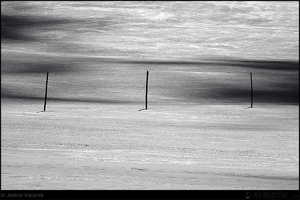 Fotografia: Minimal trei / Minimal Three, KERUCOV .ro © 1997 - 2025 || Andrei Vocurek