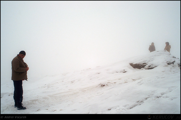 Fotografia Un foc / A Light, album Zapacit de lumea noastra / Puzzle of Our World, Busteni, Romania / Roumanie, KERUCOV .ro © 1997 - 2025 || Andrei Vocurek