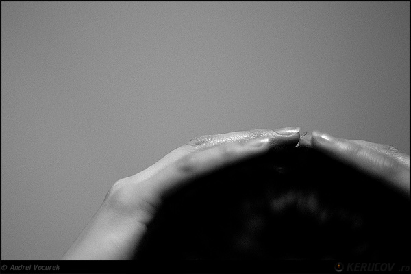 Fotografia: Sub sine / Under Herself, KERUCOV .ro © 1997 - 2025 || Andrei Vocurek