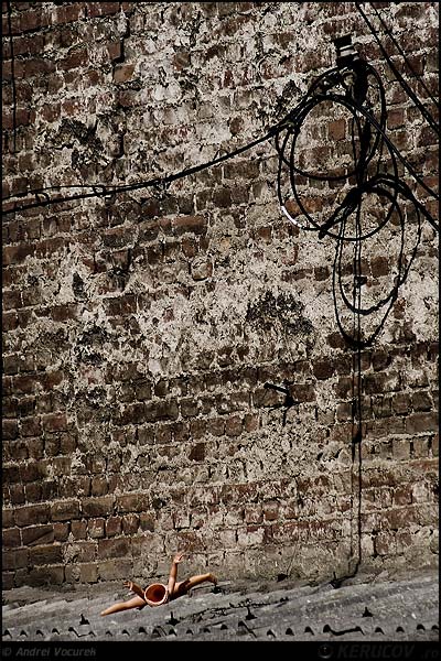 Fotografia Urlet citadin / City Scream, album Orasul oarecare - Puncte peste asfalt / Some City - Spots on the Asphalt, Bucuresti / Bucharest, Romania / Roumanie, KERUCOV .ro © 1997 - 2025 || Andrei Vocurek