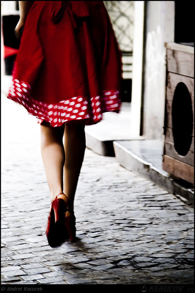 Fotografia Rochia rosie cu buline albe / Red Dress with White Dots, album Orasul oarecare - Puncte peste asfalt / Some City - Spots on the Asphalt, Bucuresti / Bucharest, Romania / Roumanie, KERUCOV .ro © 1997 - 2022 || Andrei Vocurek