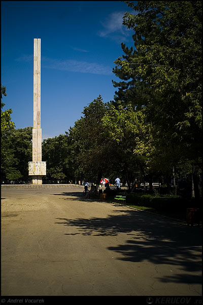 Fotografia Obeliscul / The Obelisk, album Peisaj urban si suburban / Urban and Suburban Landscape, Buzau, Romania / Roumanie, KERUCOV .ro © 1997 - 2024 || Andrei Vocurek
