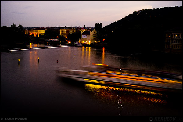 Fotografia 30 de secunde pe Vltava / 30 Seconds on The Vltava River, album Zile si nopti, momente din Praga / Days and Nights, Moments from Prague, Praga / Prague / Praha, Cehia / Czech Republic, KERUCOV .ro © 1997 - 2025 || Andrei Vocurek