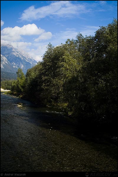 Fotografia Pe raul Prahova / On The Prahova River, album Pasul peste munti / Step Over Mountains, Cumpatu, Romania / Roumanie, KERUCOV .ro © 1997 - 2025 || Andrei Vocurek