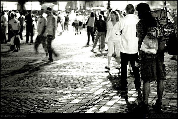 Fotografia: Spectacolul multimii / The Crowd Show, KERUCOV .ro © 1997 - 2025 || Andrei Vocurek