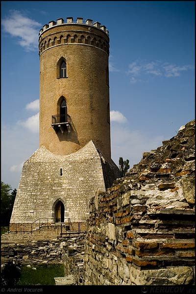 Fotografia Ruinele Curtii Domnesti / The Ruins of The Royal Court, album Orasul oarecare - Puncte peste asfalt / Some City - Spots on the Asphalt, Targoviste, Romania / Roumanie, KERUCOV .ro © 1997 - 2022 || Andrei Vocurek
