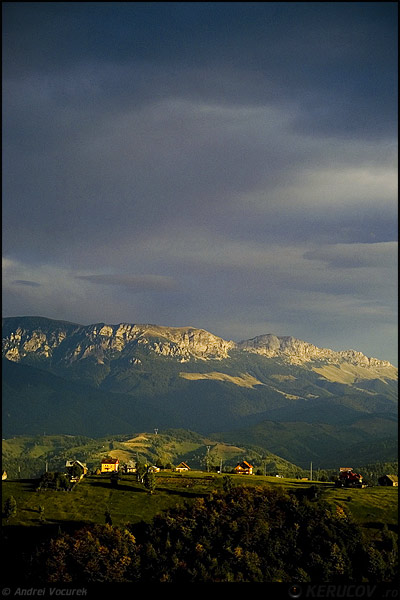 Fotografia Vedere: Magura si Muntii Bucegi / A View: Magura and Bucegi Mountains, album Pasul peste munti / Step Over Mountains, sat Magura, Romania / Roumanie, KERUCOV .ro © 1997 - 2022 || Andrei Vocurek