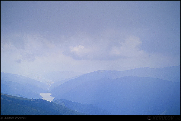 Fotografia Lacul Rausor / The Rausor Lake, album Pasul peste munti / Step Over Mountains, Muntii Iezer - Papusa, Romania / Roumanie, KERUCOV .ro © 1997 - 2022 || Andrei Vocurek