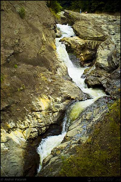 Fotografia Cascada Putnei / Putna's Waterfall, album Pasul peste munti / Step Over Mountains, Muntii Vrancei, Romania / Roumanie, KERUCOV .ro © 1997 - 2025 || Andrei Vocurek