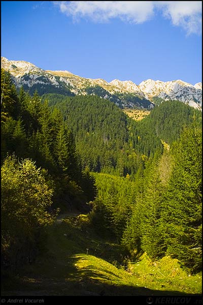 Fotografia Inaltimi / Heights, album Pasul peste munti / Step Over Mountains, Muntii Piatra Craiului, Romania / Roumanie, KERUCOV .ro © 1997 - 2022 || Andrei Vocurek