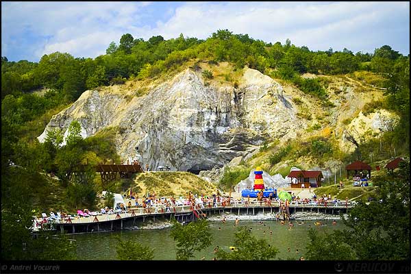 Fotografia: Grota Miresei / The Bride's Cave, KERUCOV .ro © 1997 - 2025 || Andrei Vocurek