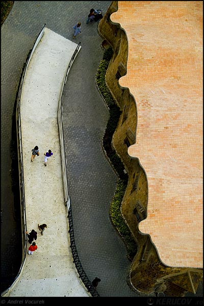 Fotografia: Din lumea lui Gaudi / From Gaudi's World, KERUCOV .ro © 1997 - 2022 || Andrei Vocurek