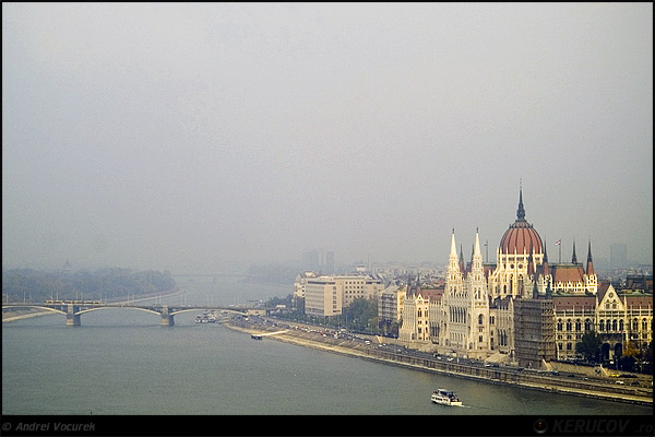 Fotografia: Dunarea si Palatul Parlamentului / The Danube River And The Houses Of The Parliament, KERUCOV .ro © 1997 - 2025 || Andrei Vocurek