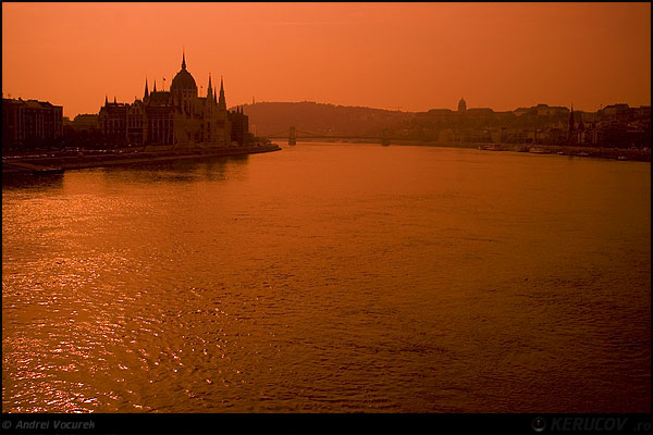 Fotografia: Palatul Parlamentului si Dunarea / Houses Of The Parliament And The Danube River, KERUCOV .ro © 1997 - 2022 || Andrei Vocurek