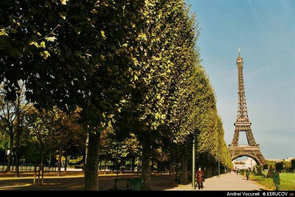 Fotografia Turnul Eiffel - III / The Eiffel Tower / Tour Eiffel - III, album Paris, aici si acolo / Paris, Here And There, Paris, Franta / France, KERUCOV .ro © 1997 - 2022 || Andrei Vocurek