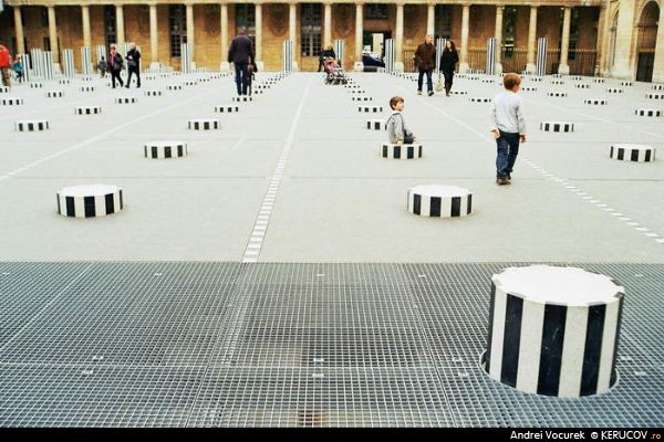 Fotografia Printre coloanele in alb si negru - 2 / Among The Black And White Columns - 2, album Paris, aici si acolo / Paris, Here And There, Paris, Franta / France, KERUCOV .ro © 1997 - 2025 || Andrei Vocurek
