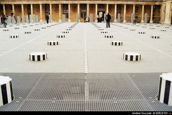 Fotografia Printre coloanele in alb si negru - 4 / Among The Black And White Columns - 4, album Paris, aici si acolo / Paris, Here And There, Paris, Franta / France, KERUCOV .ro © 1997 - 2025 || Andrei Vocurek