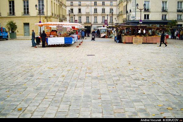 Fotografia Piata / The Market, album Orasul oarecare - Puncte peste asfalt / Some City - Spots on the Asphalt, Versailles, Franta / France, KERUCOV .ro © 1997 - 2025 || Andrei Vocurek