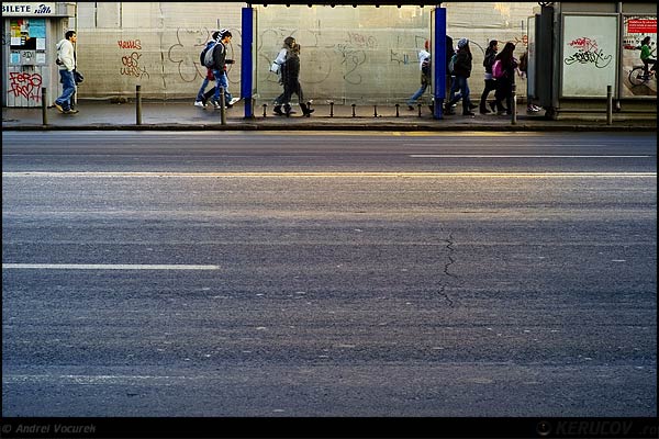 Fotografia Flux urban / Urban Stream, album Orasul oarecare - Puncte peste asfalt / Some City - Spots on the Asphalt, Bucuresti / Bucharest, Romania / Roumanie, KERUCOV .ro © 1997 - 2025 || Andrei Vocurek
