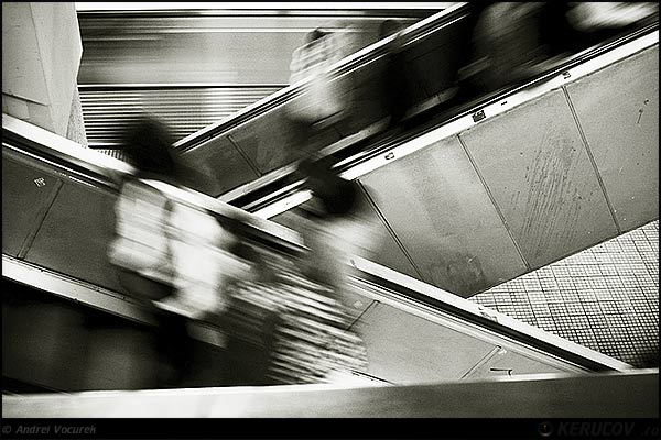 Fotografia Intersectii - II / Intersections - II, album Metroul Bucuresti, din statie in statie / Bucharest Metro, From One Station To Another, Bucuresti / Bucharest, Romania / Roumanie, KERUCOV .ro © 1997 - 2025 || Andrei Vocurek