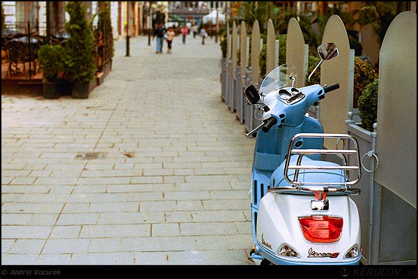 Fotografia Pe Strada Franceza / On The French Street, album Orasul oarecare - Puncte peste asfalt / Some City - Spots on the Asphalt, Bucuresti / Bucharest, Romania / Roumanie, KERUCOV .ro © 1997 - 2025 || Andrei Vocurek