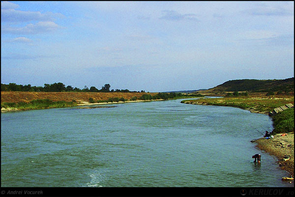 Fotografia: Pe raul Arges / On The Arges River, KERUCOV .ro © 1997 - 2022 || Andrei Vocurek