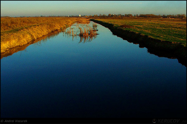 Fotografia Albastru / Blue, album Vremuri si spatii din Romania / Times and Spaces from Romania, sat Sitaru, Romania / Roumanie, KERUCOV .ro © 1997 - 2025 || Andrei Vocurek