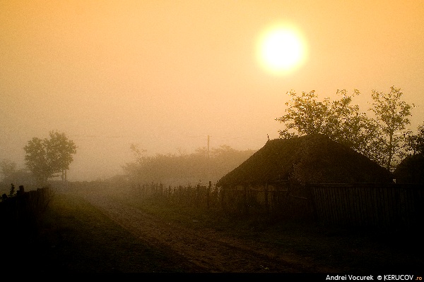 Fotografia Ceata de dimineata / The Morning Fog, album Viata simpla de la tara / Simple Life in the Countryside, sat Letea, Romania / Roumanie, KERUCOV .ro © 1997 - 2022 || Andrei Vocurek