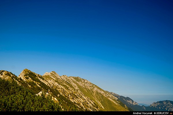 Fotografia Creasta Sudica / The Southern Ridge, album Pasul peste munti / Step Over Mountains, Masivul Piatra Craiului, Romania / Roumanie, KERUCOV .ro © 1997 - 2024 || Andrei Vocurek