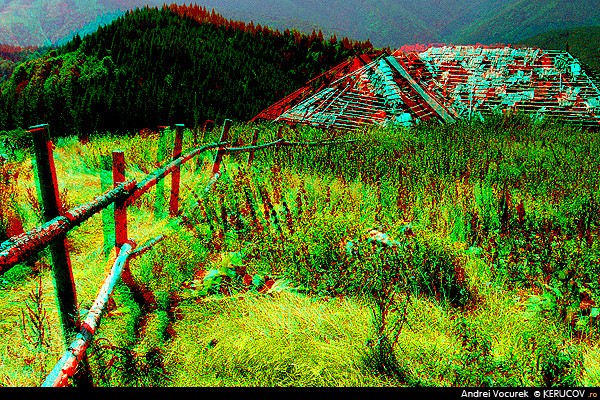 Fotografia: La stana Tamasel (3D) / At The Tamasel Sheepfold (3D), KERUCOV .ro © 1997 - 2025 || Andrei Vocurek