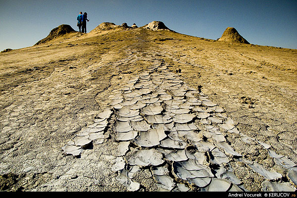 Fotografia: Varfuri de glod scorojit / Peaks Of Shriveled Mud, KERUCOV .ro © 1997 - 2022 || Andrei Vocurek