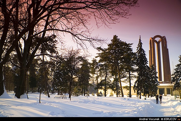 Fotografia Mausoleul din Parcul Carol I / Mausoleum In The Carol I Park, album Orasul Bucuresti - Parcuri si gradini / Bucharest City - Parks and Gardens, Bucuresti / Bucharest, Romania / Roumanie, KERUCOV .ro © 1997 - 2024 || Andrei Vocurek