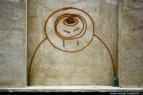 Fotografia: Arta urbana cu borcan / Urban Art With Jar, KERUCOV .ro © 1997 - 2025 || Andrei Vocurek