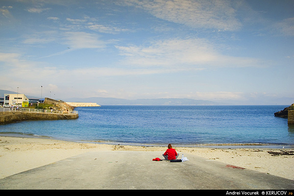 Fotografia Camasa rosie / The Red Shirt, album Peisaj urban si suburban / Urban and Suburban Landscape, Fisterra / Finisterre, Spania / Spain / Espana, KERUCOV .ro © 1997 - 2025 || Andrei Vocurek
