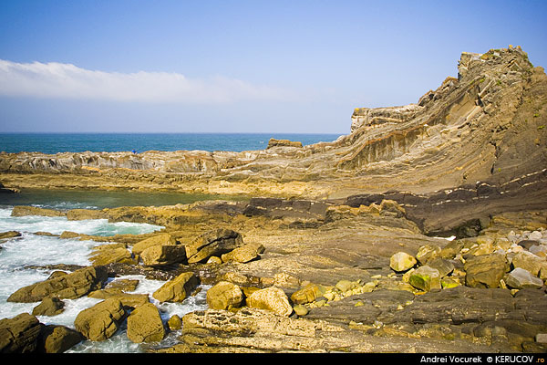 Fotografia: Stanci si valuri / Rocks And Waves, KERUCOV .ro © 1997 - 2024 || Andrei Vocurek