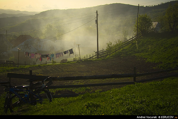 Fotografia: Amurg si fum / Dusk And Smoke, KERUCOV .ro © 1997 - 2022 || Andrei Vocurek