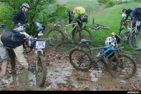 KERUCOV .ro - Fotografie si Jurnale de Calatorie - Traseu MTB Prima Evadare 2011: In Regatul Noroiului (concurs MTB) de Andrei Vocurek