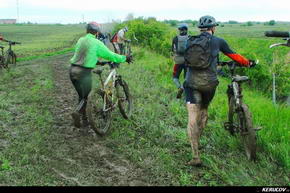 KERUCOV .ro - Fotografie si Jurnale de Calatorie - Traseu MTB Prima Evadare 2011: In Regatul Noroiului (concurs MTB) de Andrei Vocurek